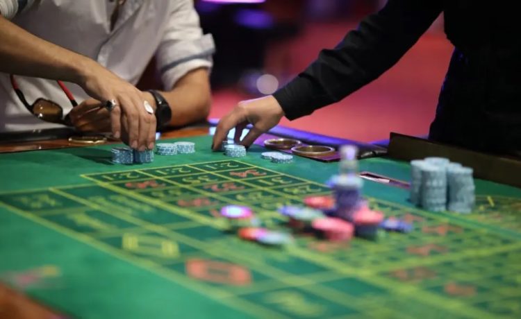 What are the progressive jackpots offered by Micro gaming
